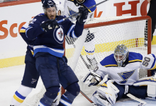 Blues nivelaron la serie contra los Jets con victoria contundente 5-1 en casa 1